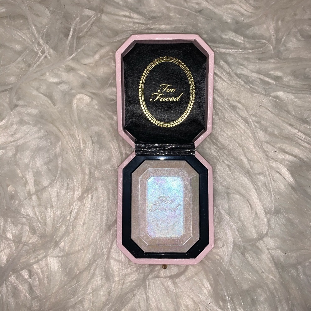 Two Faced Diamond Light Highlighter